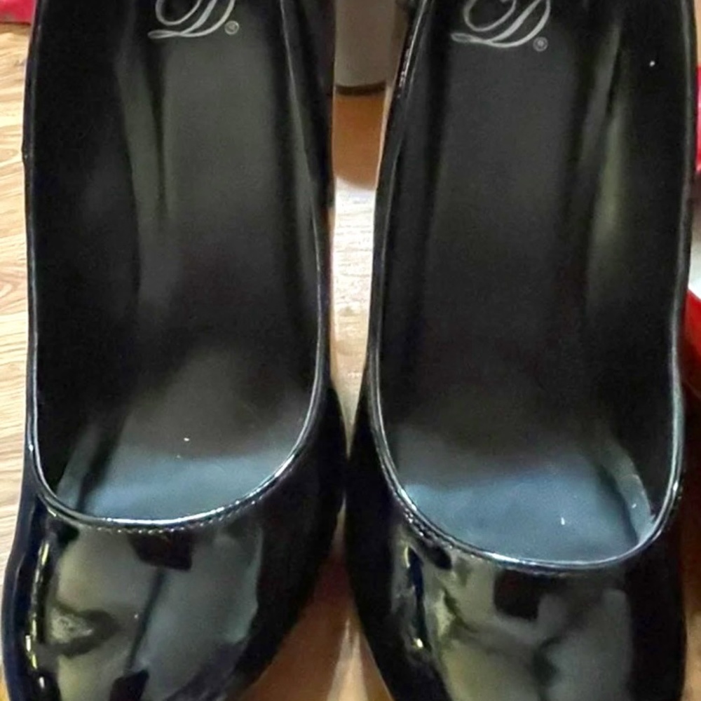 Black D Heels